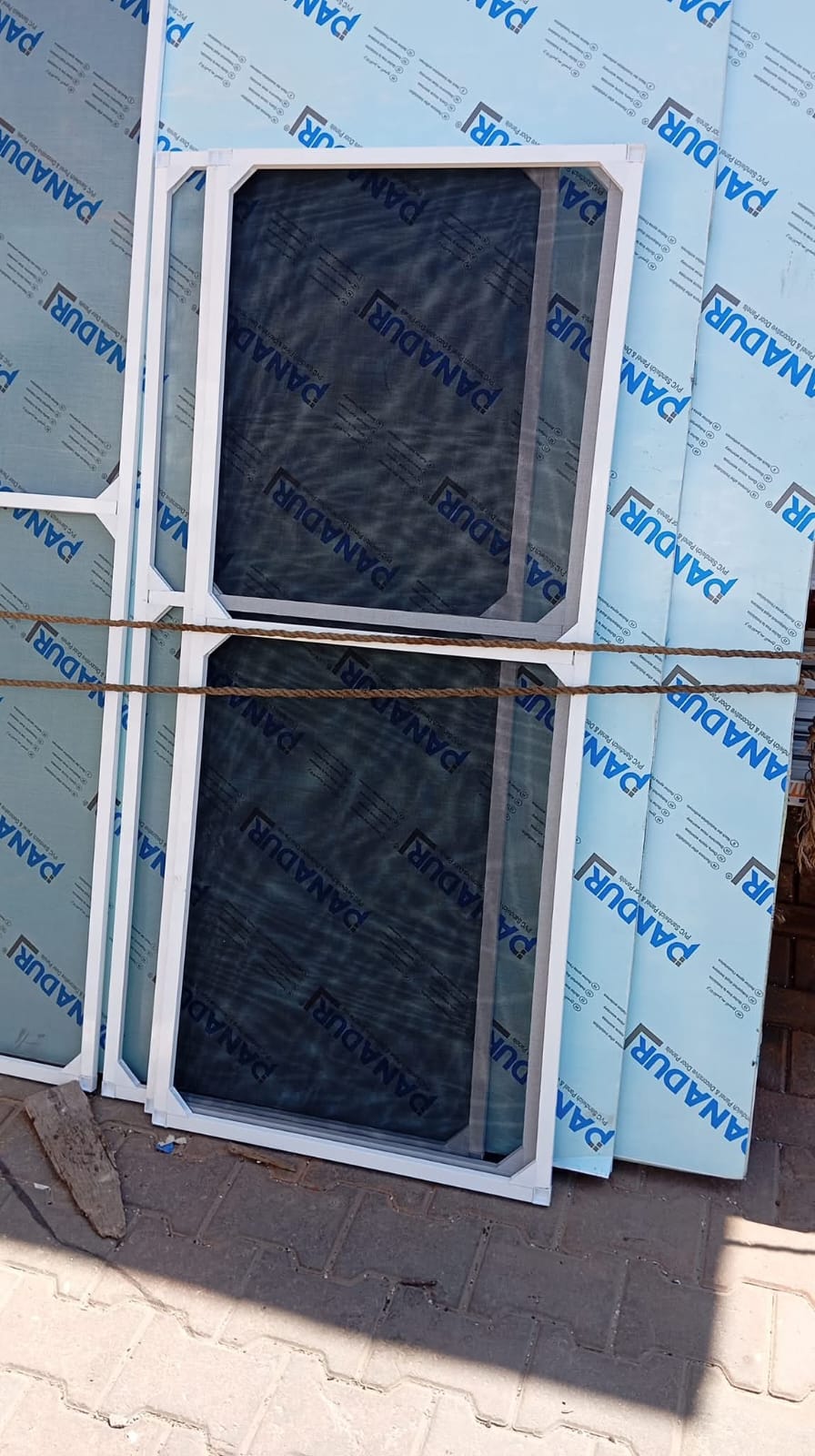 Üretimi tamamlanan PVC pencere kasaları